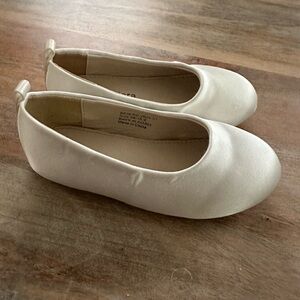 Felix & Flora Toddler Girls Elegant Satin Cream Ballet Flats Sz 8